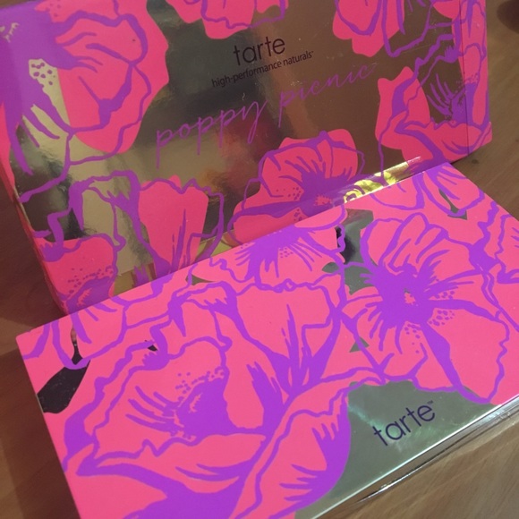 Tarte Poppy Picnic Eye & Cheek Palette - Picture 6 of 6
